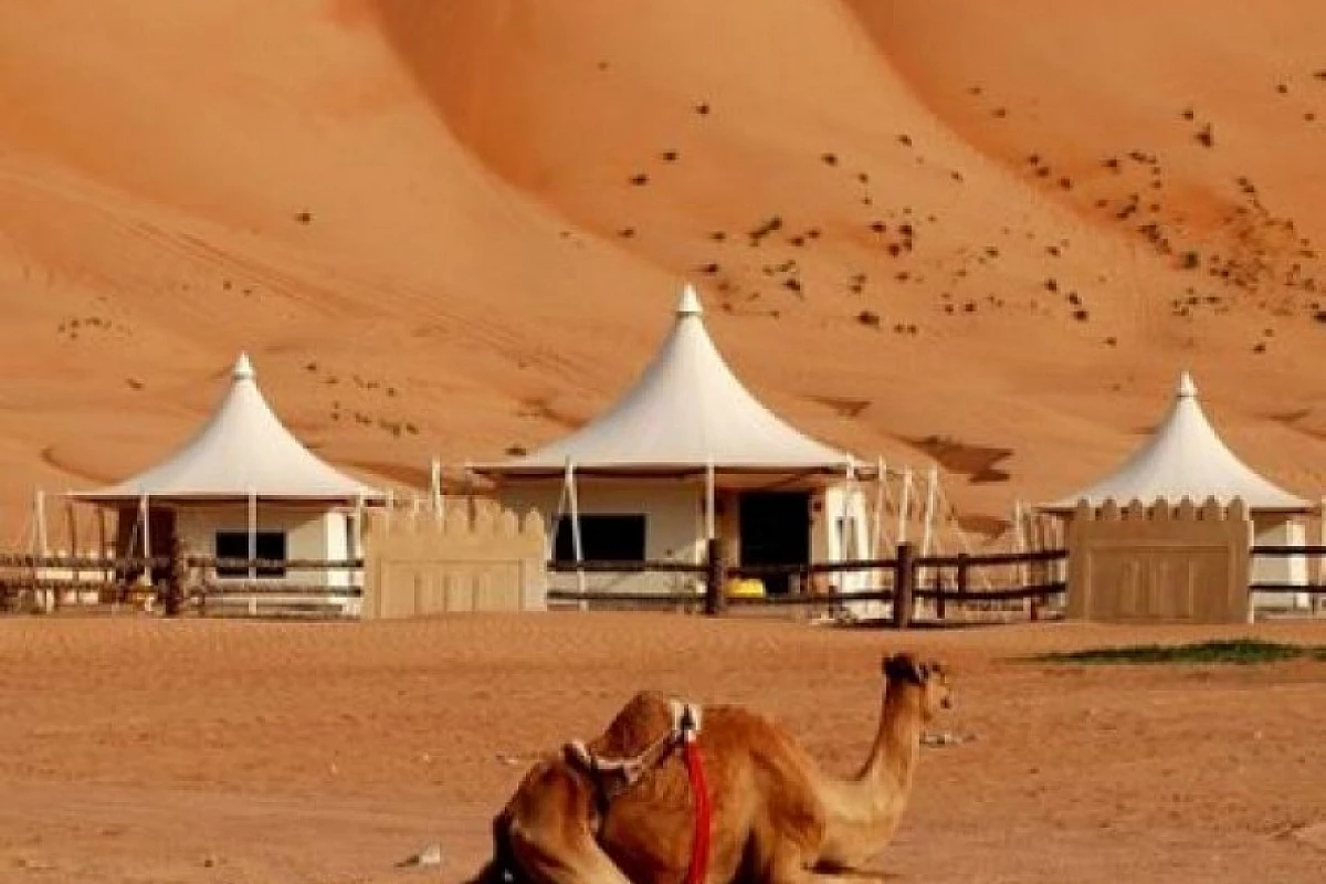 Tour di Gruppo con soggiorno in tenda mobile nella baia di Khaluf Oman