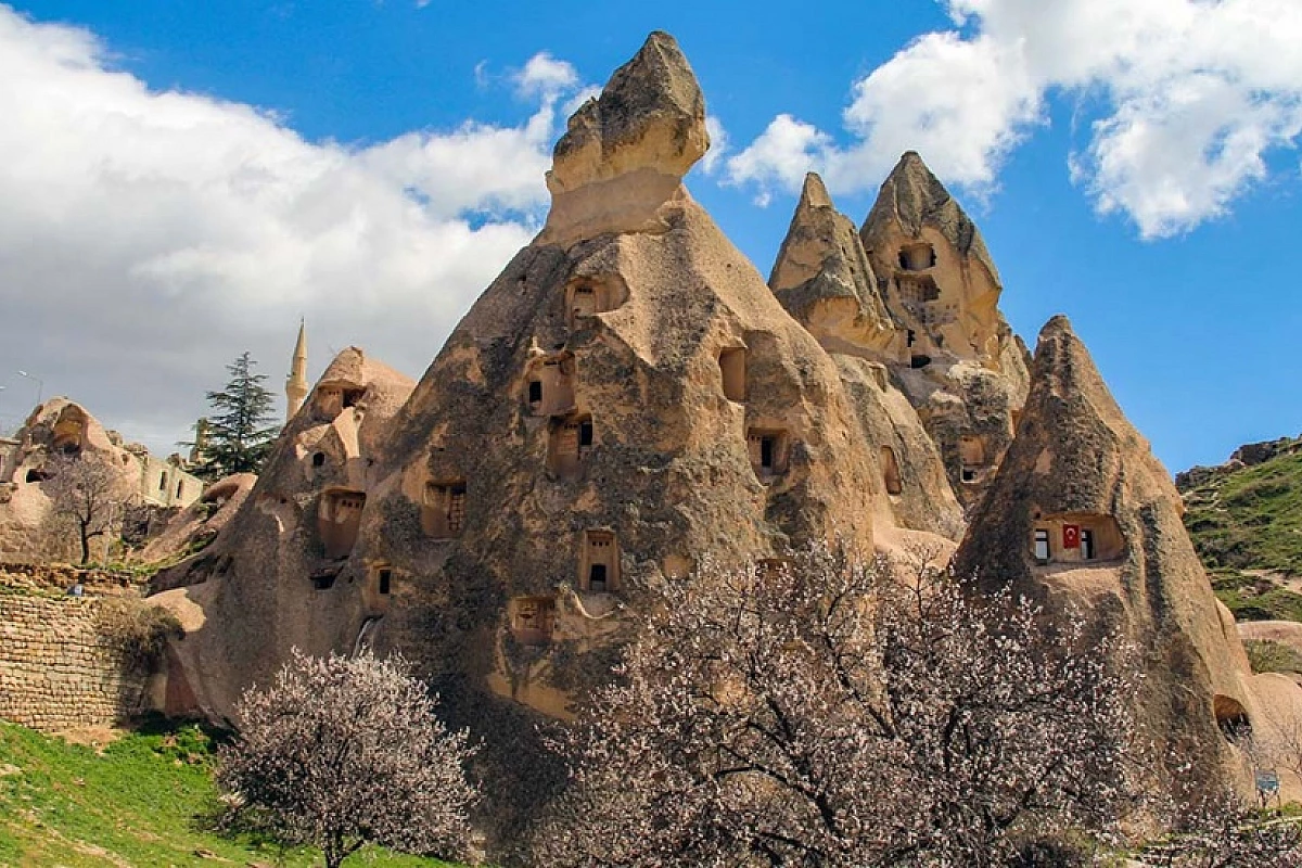 Tour Cappadocia e Caicco: tra i camini di fata e la costa turchese