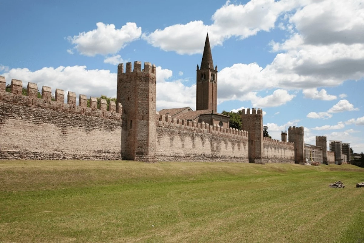 La cerchia murata a Montagnana, una delle vere glorie d'Italia da € 39