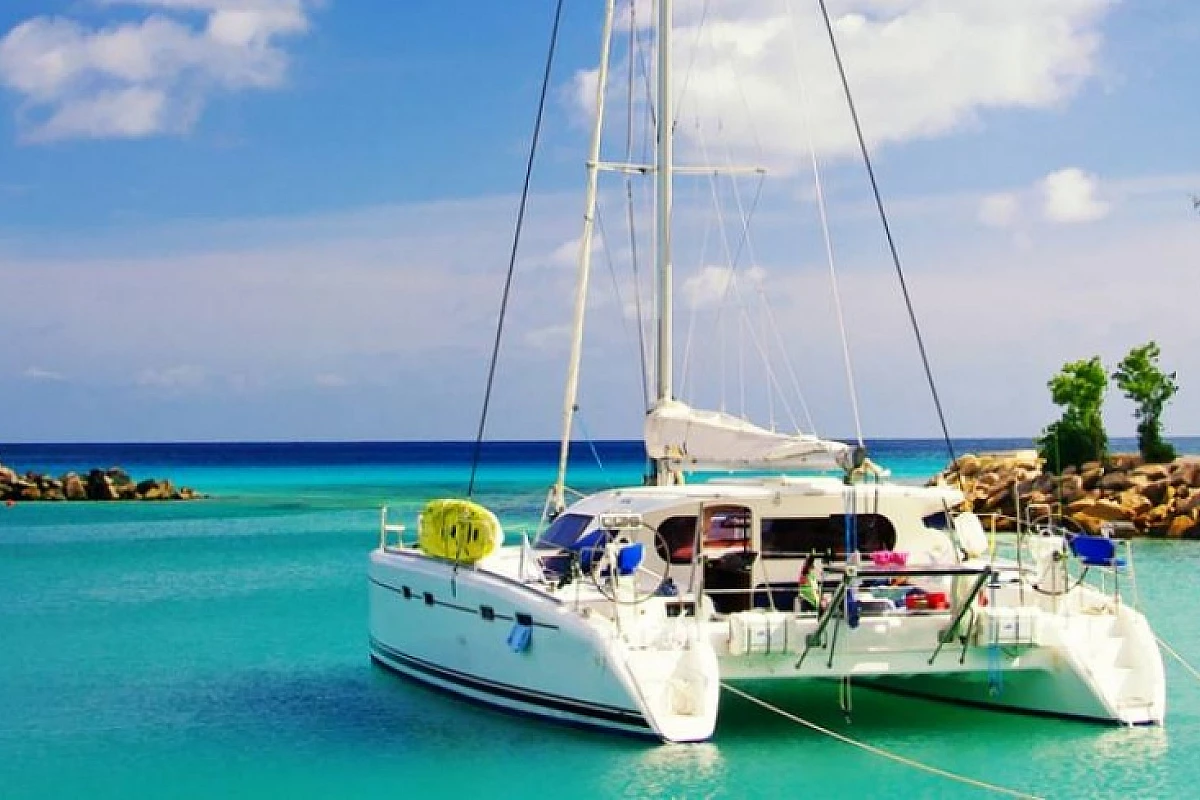 SEYCHELLES - MAHE'  Crociera yoga and sail in catamarano