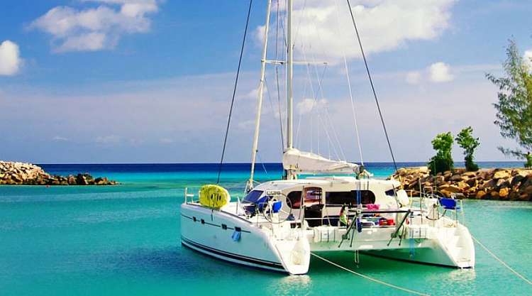 SEYCHELLES - MAHE' Crociera yoga and sail in catamarano