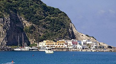 Ischia _ Pasqua: Hathayoga e Terme nel suggestivo scenario di Maronti