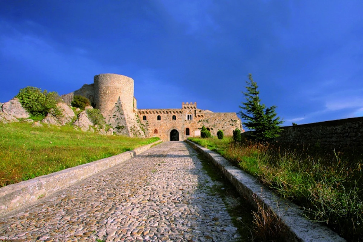 Visita l'antico borgo di Bovino a € 89 per due persone!!