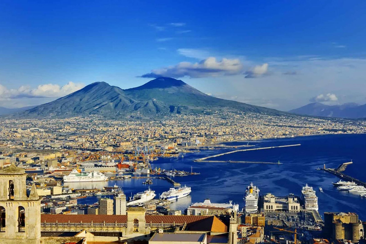Tour classico di Napoli, la metropoli dai mille colori e tradizioni