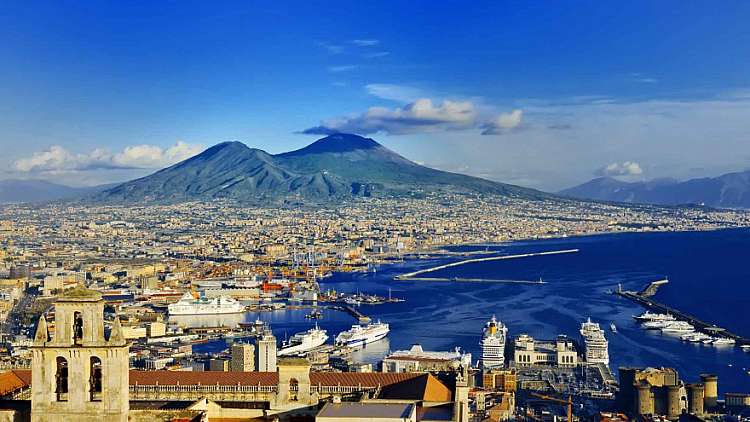 Tour classico di Napoli, la metropoli dai mille colori e tradizioni
