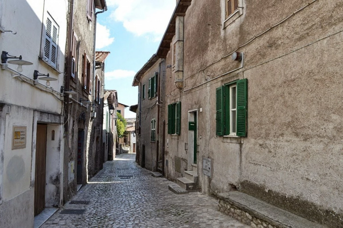 CASTEL SAN PIETRO ROMANO,ARCHEOLOGIA E NATURA A 2 PASSI DA ROMA