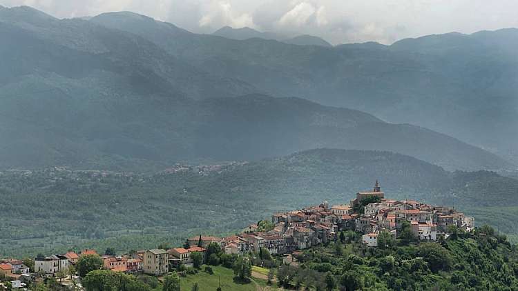 FORNELLI, IL BORGO MOLISANO DA ASSAPORARE E SCOPRIRE A PASSO D'ASINO!