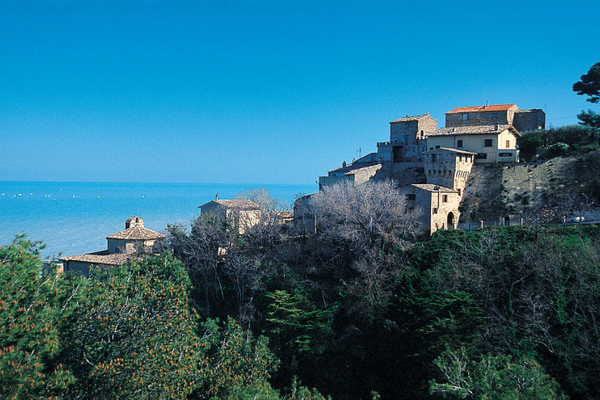 GROTTAMMARE E TORRE DI PALME,  I BORGHI MARCHIGIANI A 2 PASSI DAL MARE