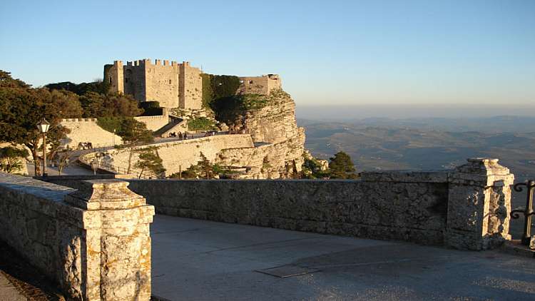 Speciale mare Sicilia: il borgo di Erice con tour in barca da Trapani!