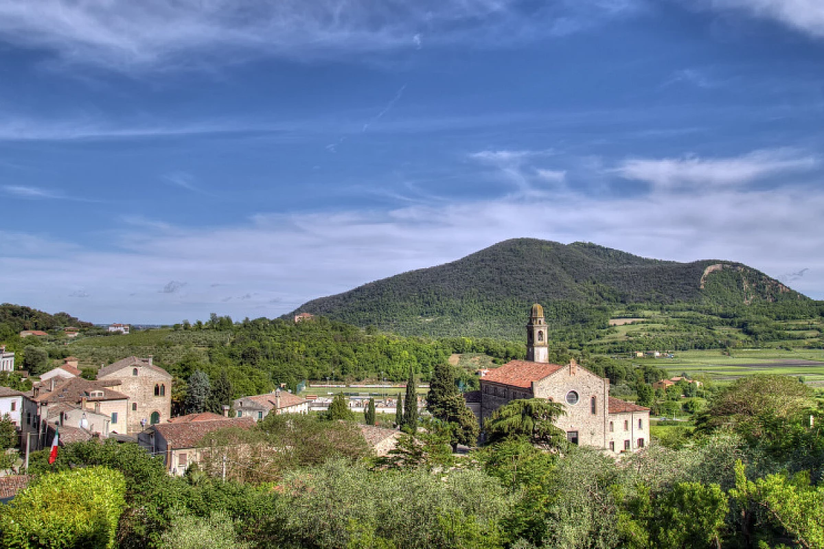 ARQUA' PETRARCA, UN BORGO PIENO DI STORIA E GUSTO NEI COLLI EUGANEI