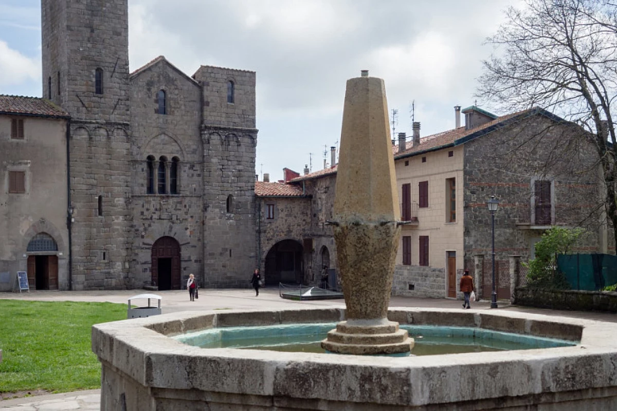 La Spada nella Roccia nei Borghi Medievali Senesi ( Gruppi)