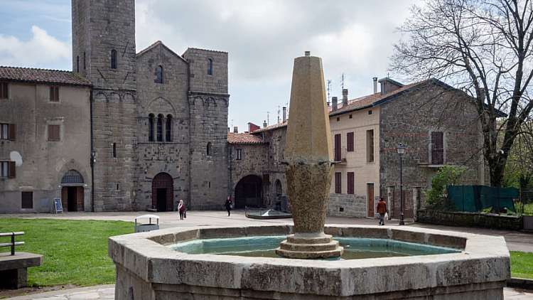La Spada nella Roccia nei Borghi Medievali Senesi ( Gruppi)
