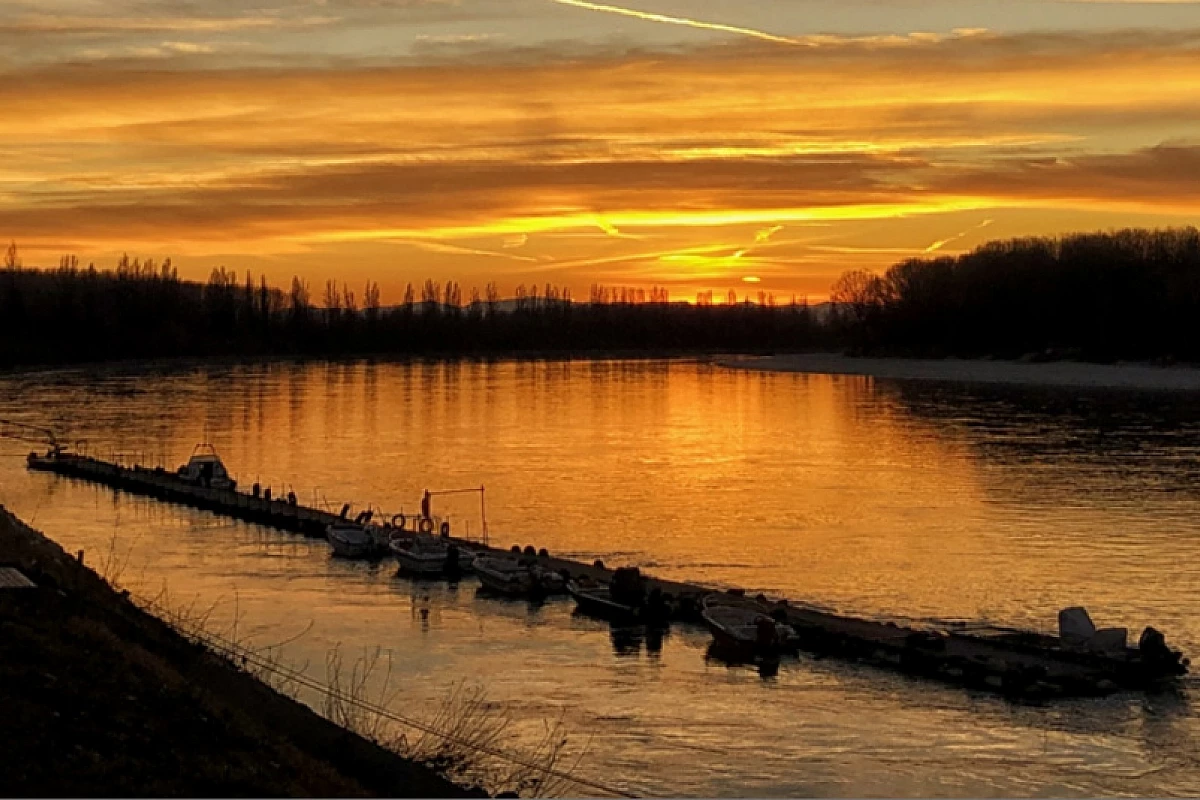 Com'è bello pedalare con la barca sotto i piedi... sul Po