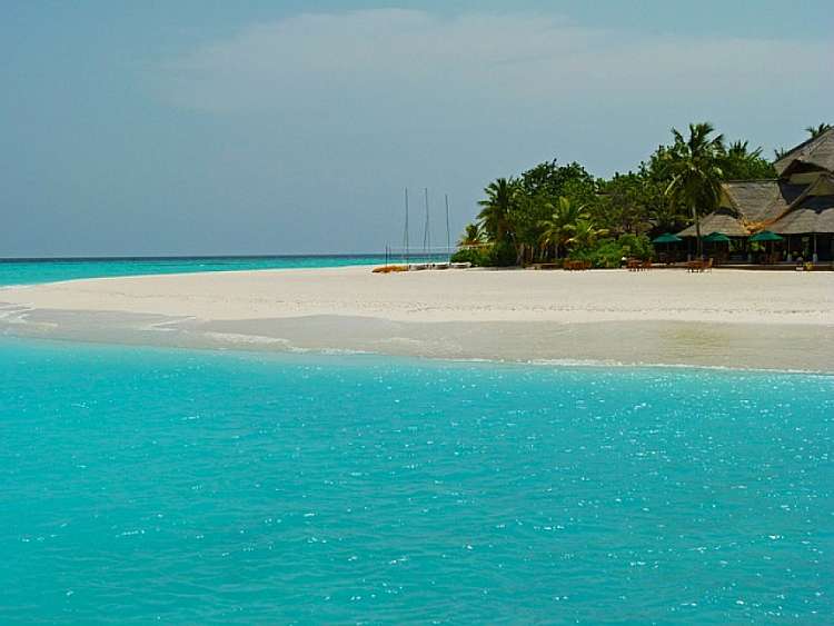 HOTEL CENTARA RAS FUSHI RESORT & SPA