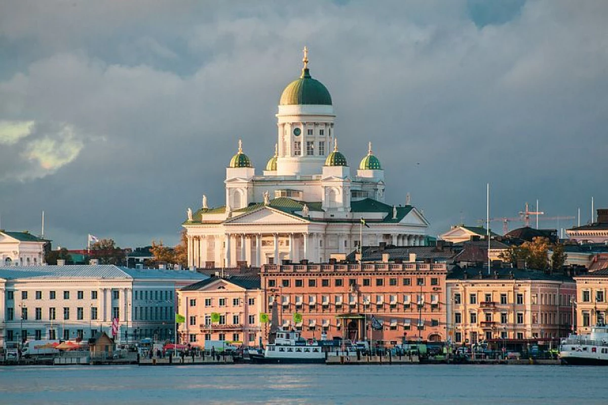 FINLANDIA: TOUR AURORA BOREALE E GLASS IGLOO CON HELSINKI