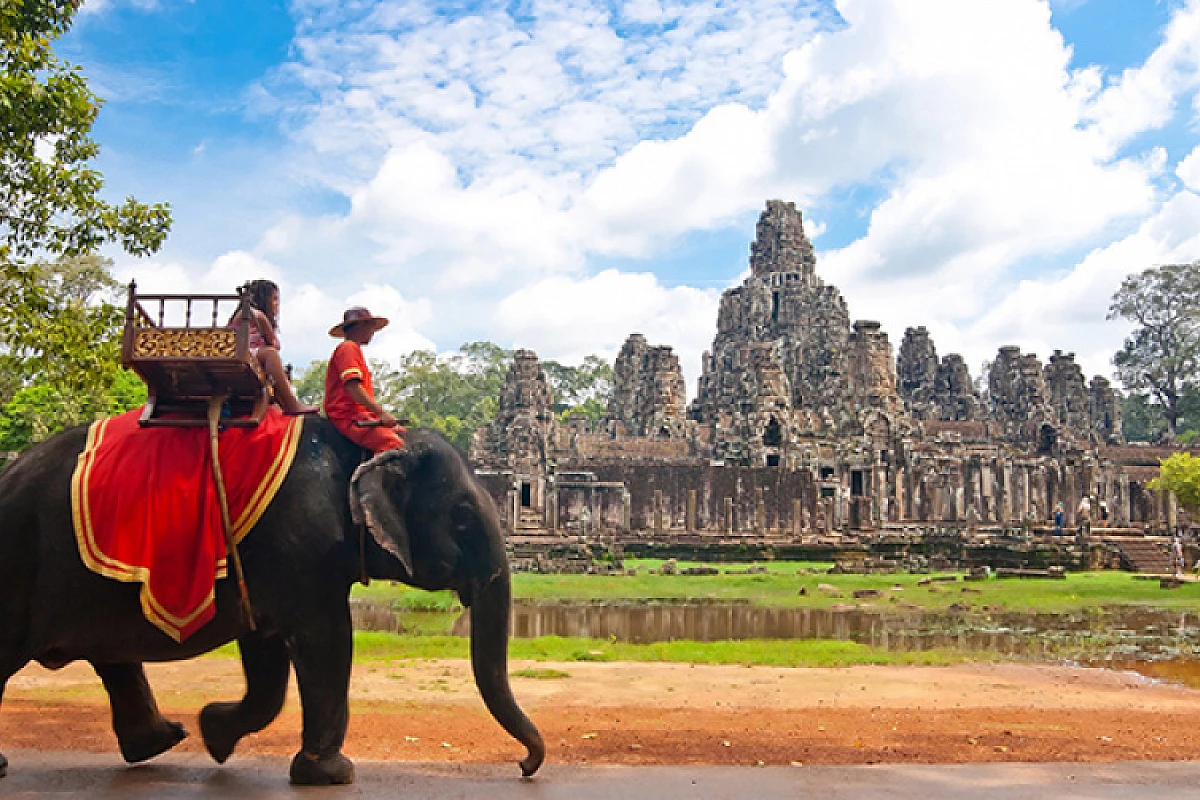 SIC Tour con Viaggio Incantevole: Vietnam e Cambogia, Tesori Asiatici
