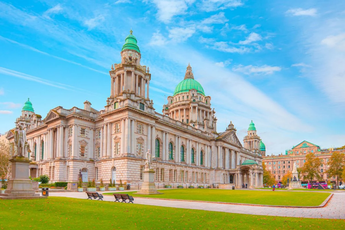 Immergiti tra le vie i BELFAST dal 5 all'8 gennaio a meno di €250