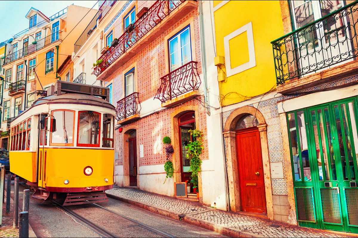 Scopri la magia del Portogallo: un viaggio di 5 giorni a partire da soli 515€