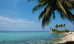 Maldive in esclusiva: scoperta e relax a Dharavandhoo per soli 650€!