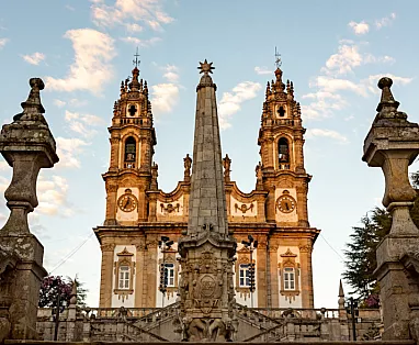 Scopri la magia della Spagna: un tour da sogno a soli 1.234€!