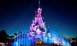 A Natale regala Disneyland Paris. Biglietto per i Parchi di Disneyland Paris datato da 1 a 4 giorni