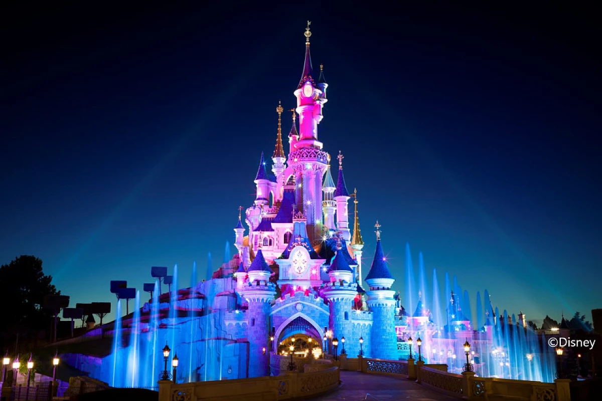 A Natale regala Disneyland Paris. Pacchetto Hotel + Parchi