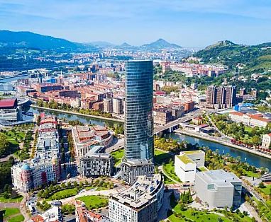 Weekend a Bilbao con volo diretto da Roma e 2 notti tra arte, pintxos e panorami baschi
