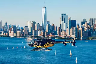 Volare tra i grattacieli di New York in elicottero, l'esperienza su misura per tutti i viaggiatori che non soffrono di vertigini